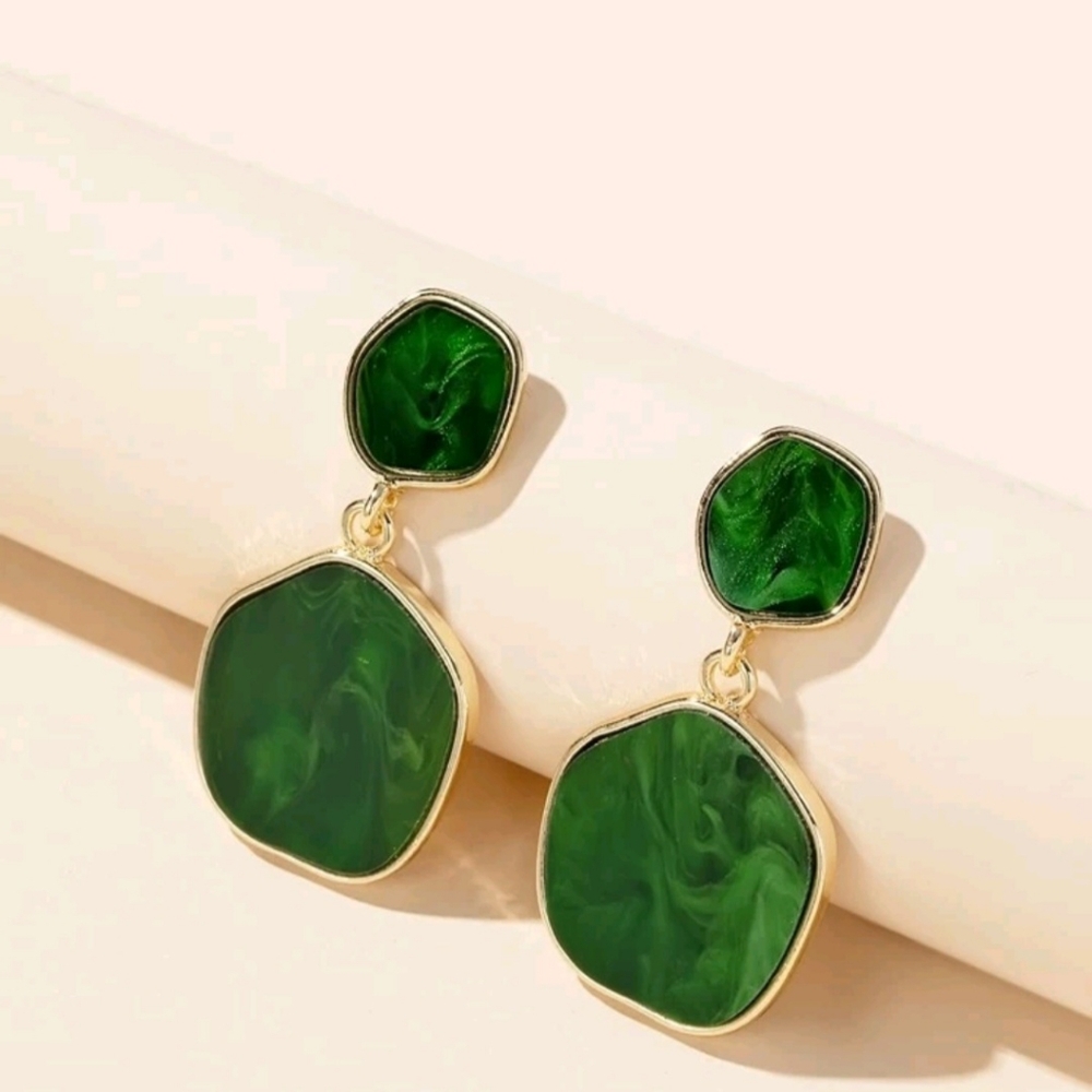 ❤️HP! Pretty Green & Gold Color Earrings New!